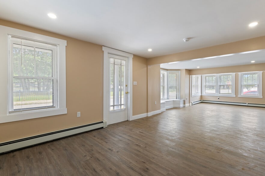 More Photos Of 14 W Natick Rd, Warwick Apartments For Sale