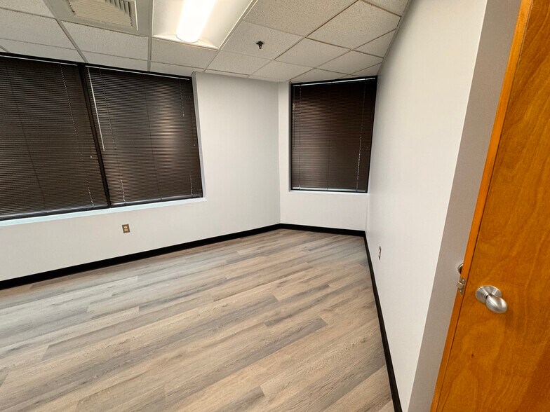 More Photos Of 8835 Columbia 100 Pky, Columbia Flex For Lease