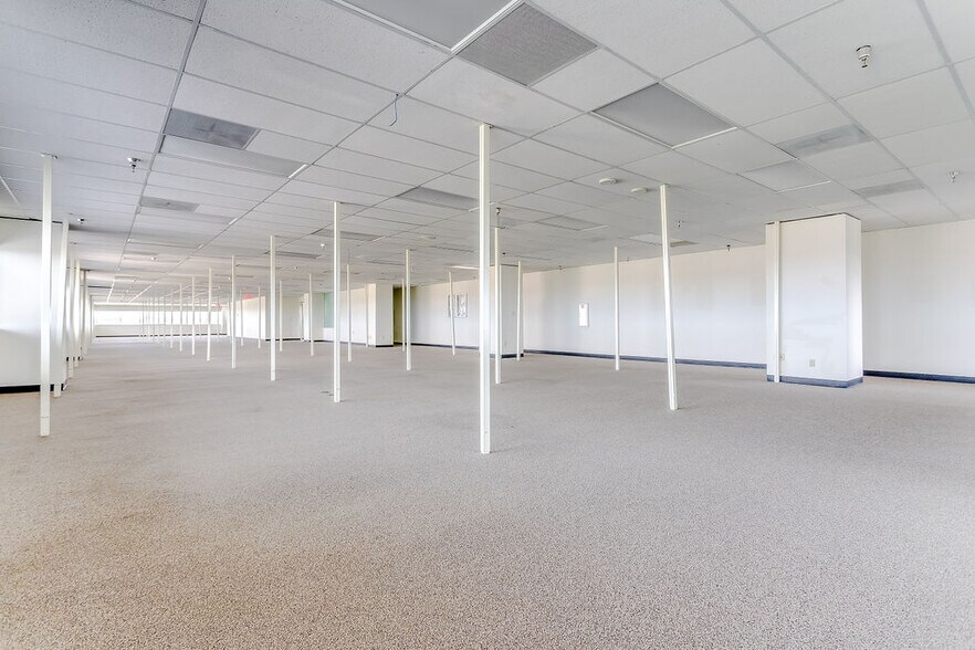 More Photos Of 2350 Valley View Ln, Dallas Loft Creative Space For Lease