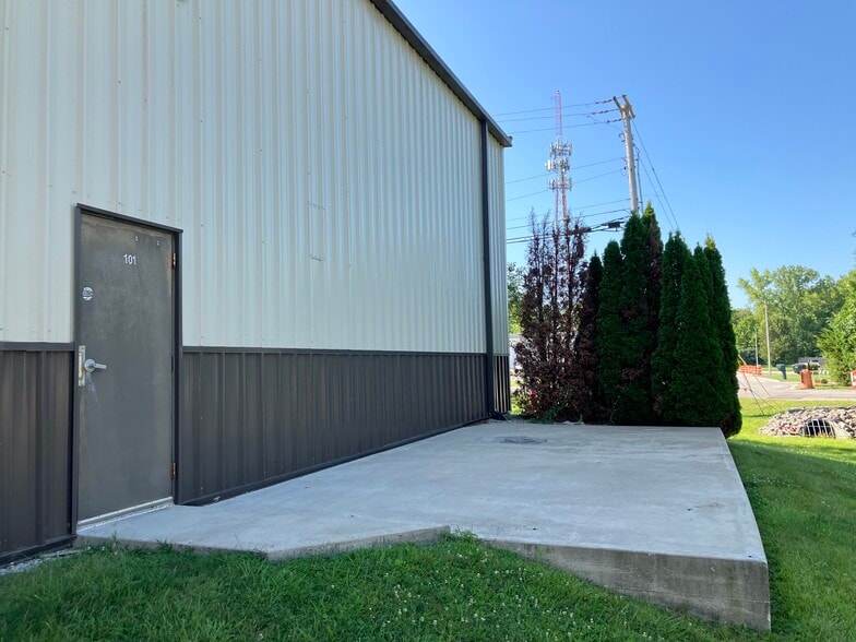 More Photos Of 770 Andico Rd, Plainfield Warehouse For Lease