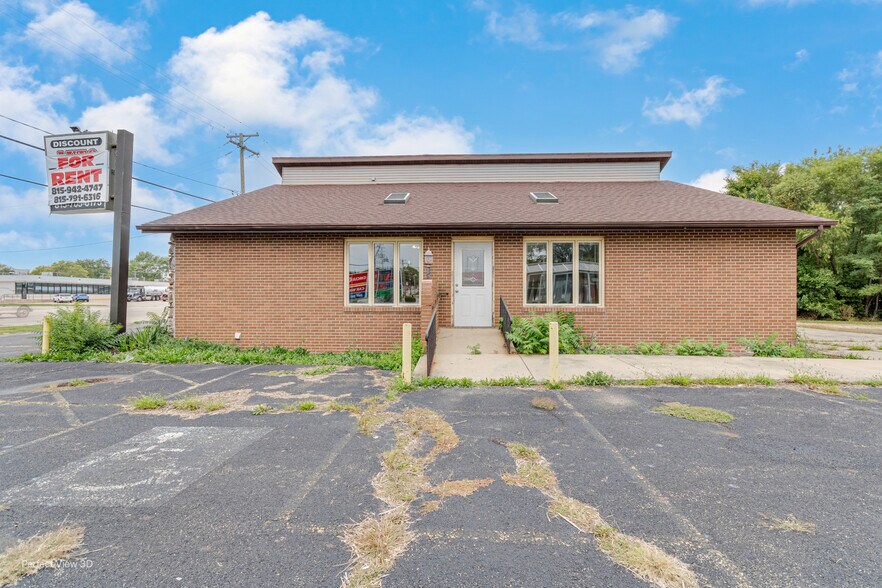 More Photos Of 1561 N Division St, Morris Office For Sale