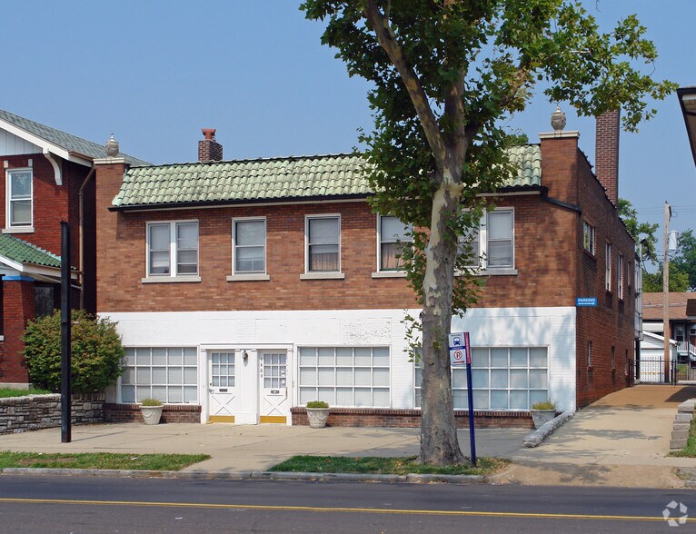 More Photos Of 5411 S Grand Blvd, Saint Louis Office For Lease