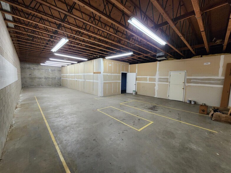 More Photos Of 5771-5791 E Shields Ave, Fresno Warehouse For Lease