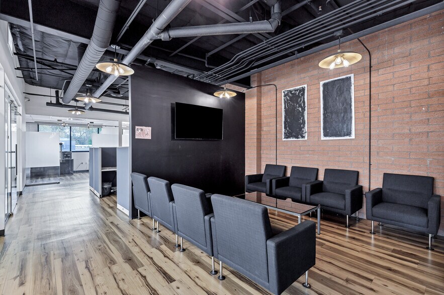More Photos Of 2727 N 3rd St, Phoenix Office For Sale