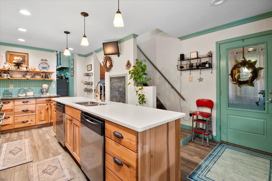 More Photos Of 153 Bay St, Glens Falls Hospitality For Sale