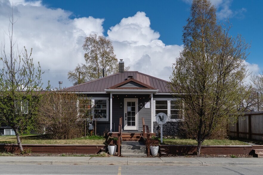 More Photos Of 927 S Cobb St, Palmer Restaurant For Sale