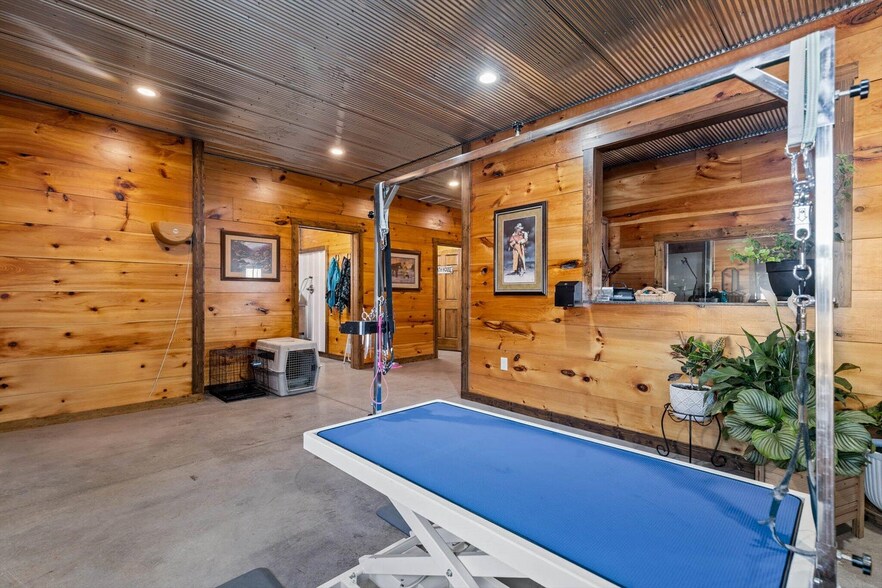 More Photos Of 558 Lucky Rd, Seymour Service For Sale