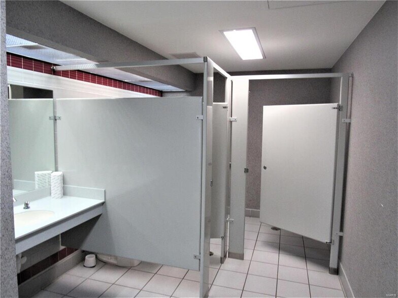 More Photos Of 3 Professional Dr, Alton Office For Lease