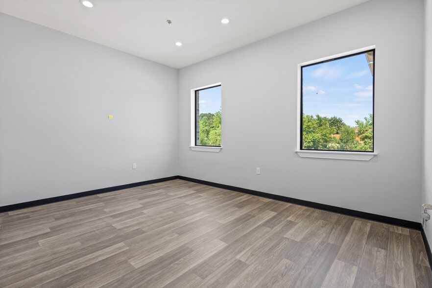 More Photos Of 800 N Plano Rd, Richardson Medical For Lease