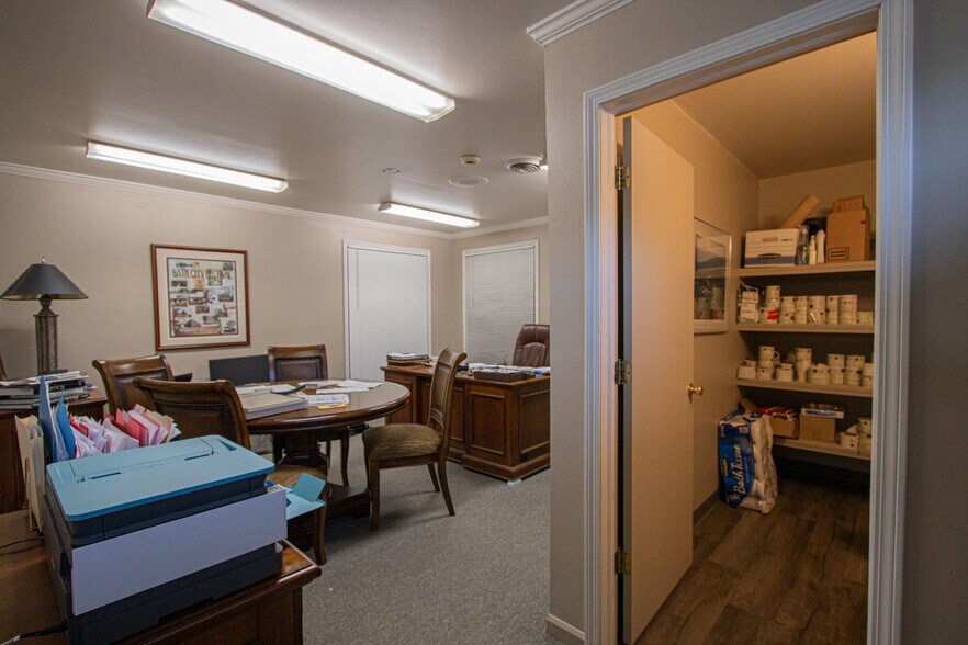 More Photos Of 104 Macomb Pl, Mount Clemens Restaurant For Sale