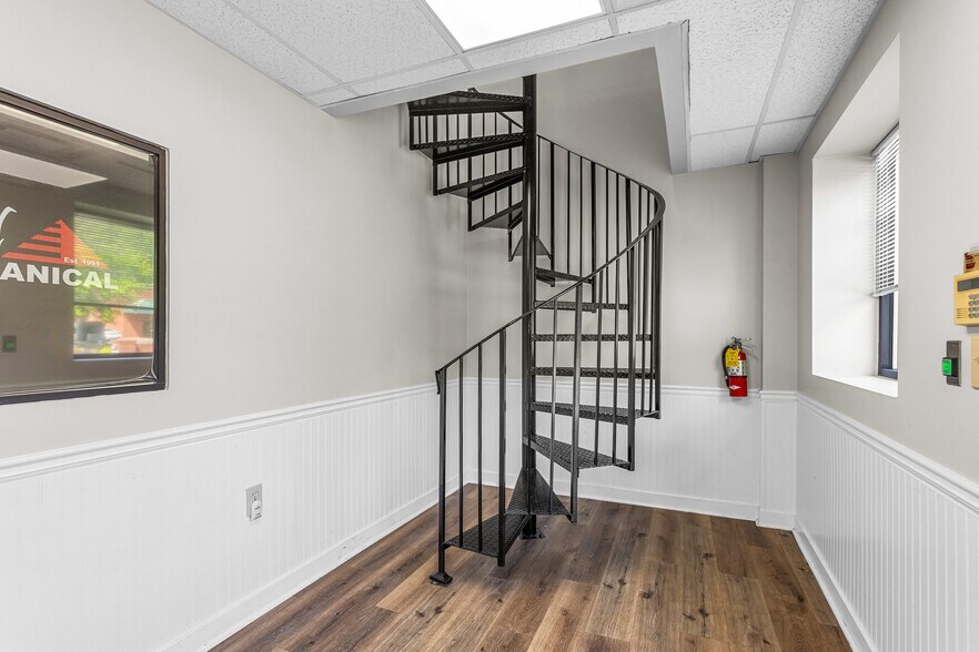 More Photos Of 393 Swanson Dr, Lawrenceville Light Manufacturing For Sale