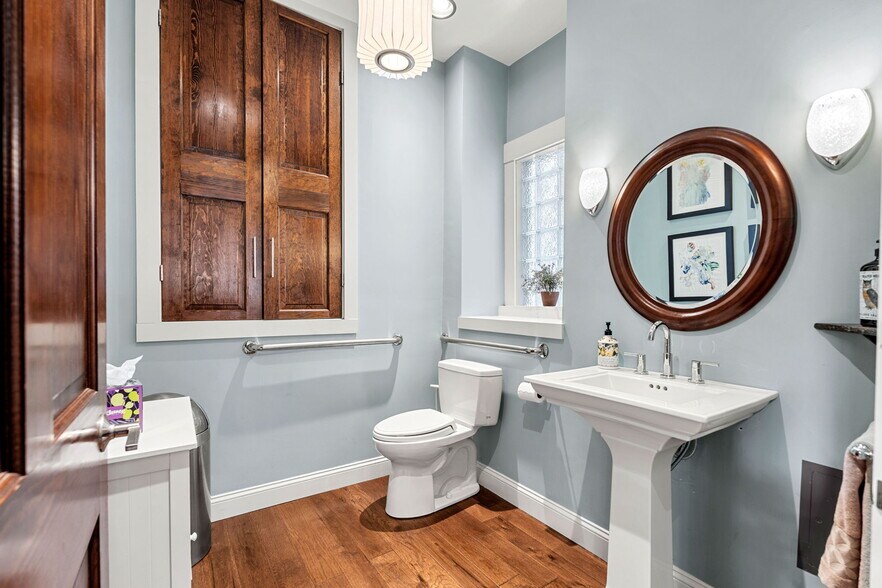 More Photos Of 8 Essex St, Salem Office For Sale