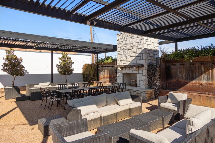 More Photos Of 508 N Center Ave, Brownwood Department Store For Sale