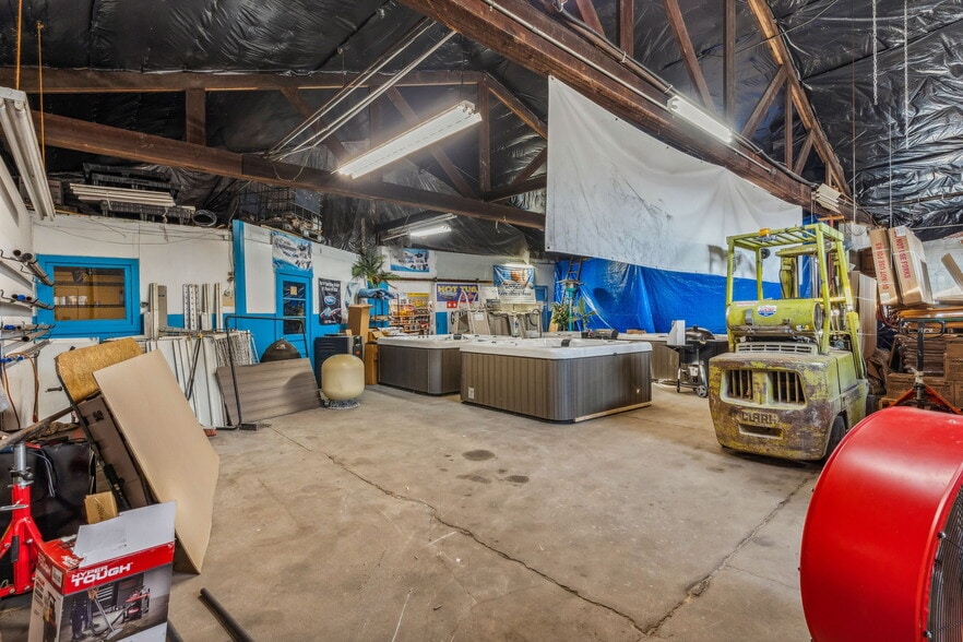 More Photos Of 423 N Main St, Findlay Storefront For Sale