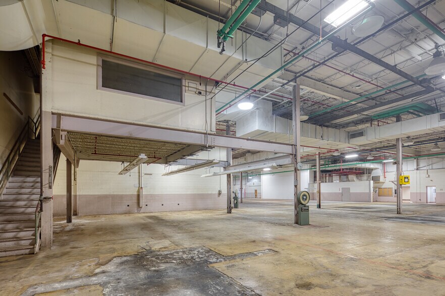 More Photos Of 400 Industrial Park Rd, Farmville Manufacturing For Lease