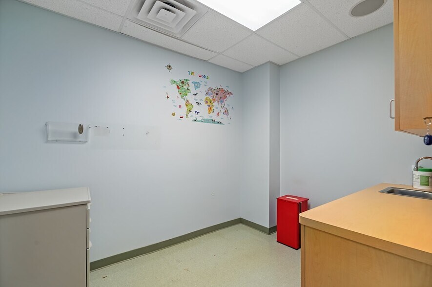 More Photos Of 192 Route 117 by Pass Rd, Bedford Hills Storefront For Lease