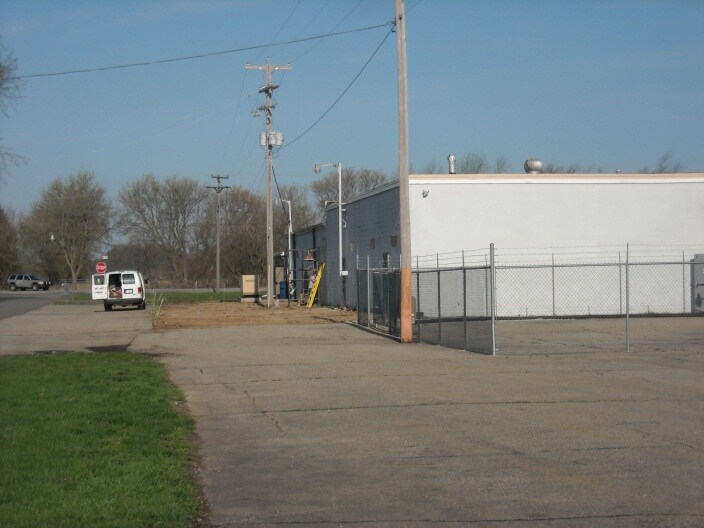 More Photos Of 7878 Gull Rd, Richland Warehouse For Lease