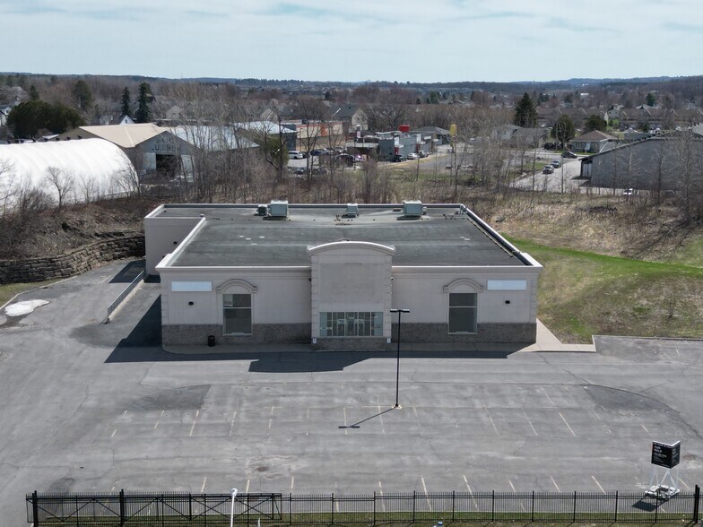 More Photos Of 2747 Chamberland St, Rockland Freestanding For Lease