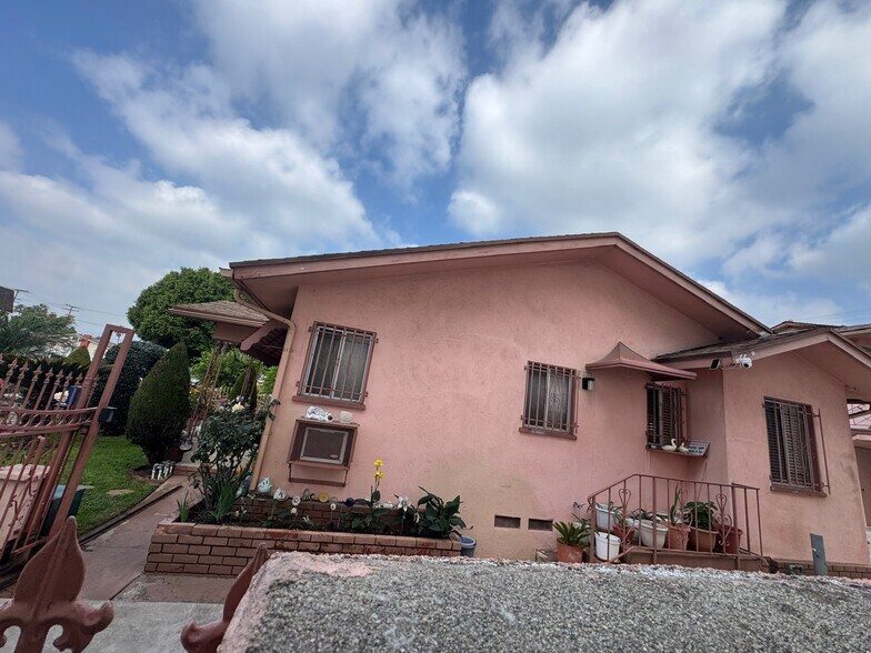 More Photos Of 410 Fischer St, Glendale Apartments For Sale