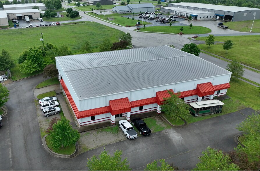 More Photos Of 1025 Mt Vernon, Shelbyville Warehouse For Sale