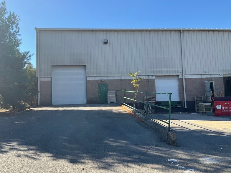 More Photos Of 1 Havenwood Ct, Lakewood Warehouse For Lease