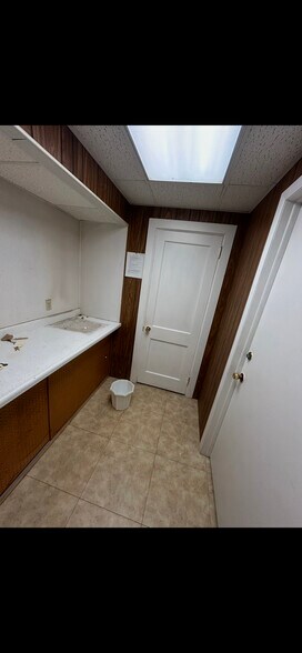 More Photos Of 932 High St, Lancaster Light Manufacturing For Lease