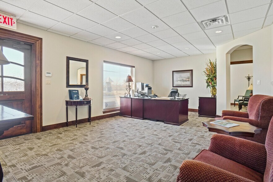 More Photos Of 809 Woodrow Wilson Ray Cir, Bridgeport Office For Sale