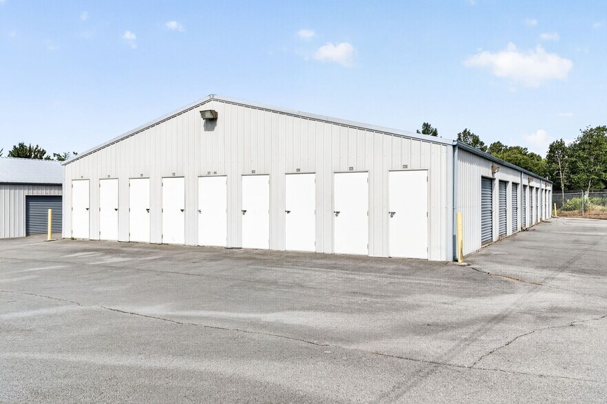 More Photos Of 110 Woodlands Cir, Crossville Self Storage For Sale