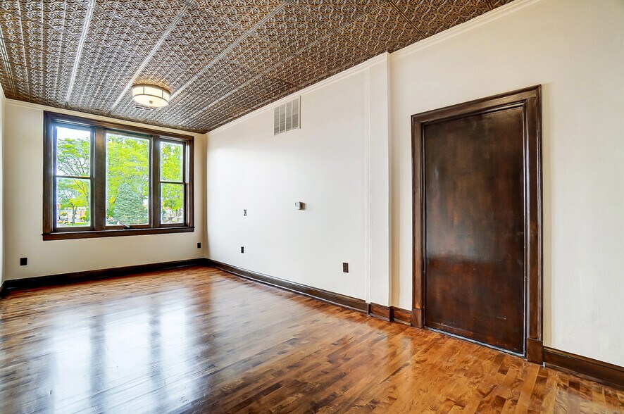 More Photos Of 9-11 N 3rd St, Newark Office For Lease