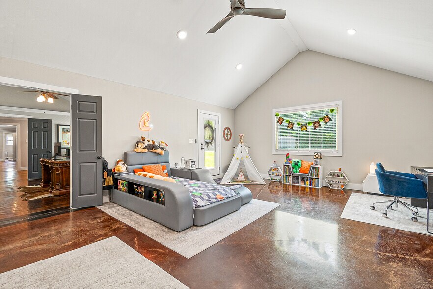 More Photos Of 5110 Treaschwig Rd, Spring Specialty For Sale