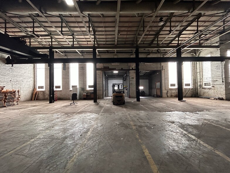 More Photos Of 265 E Broadway St, Three Rivers Warehouse For Lease