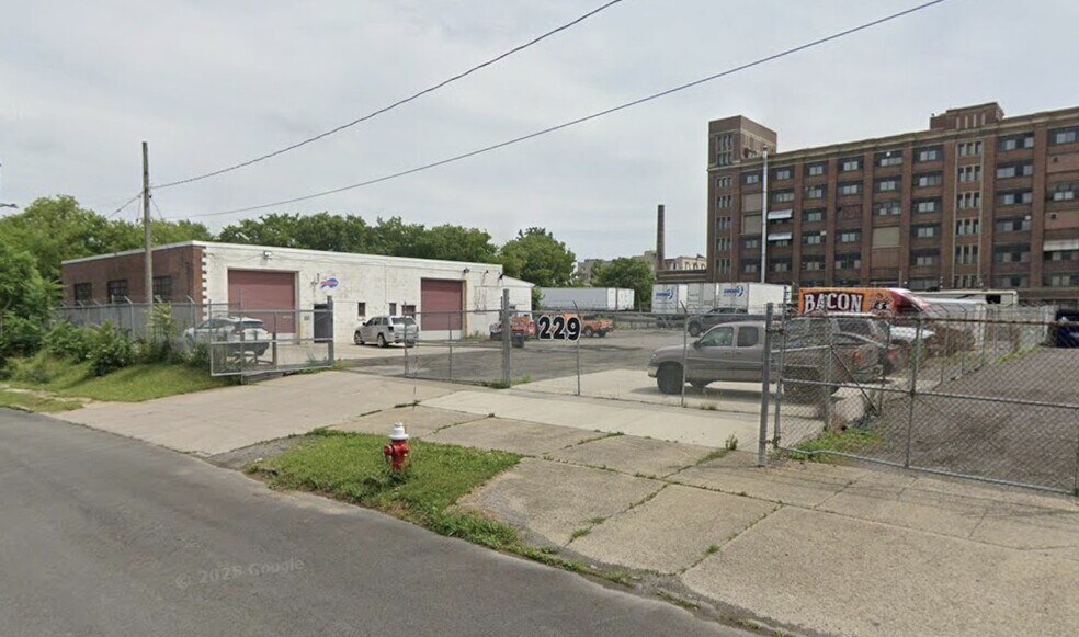 More Photos Of 229 French, Buffalo Service For Sale