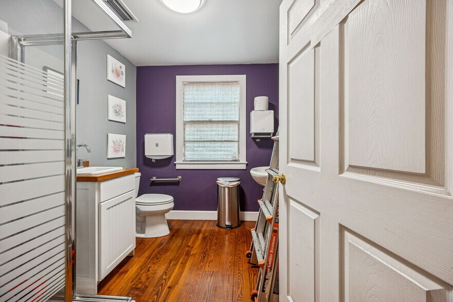 More Photos Of 218 Ash St, Fernandina Beach Freestanding For Sale