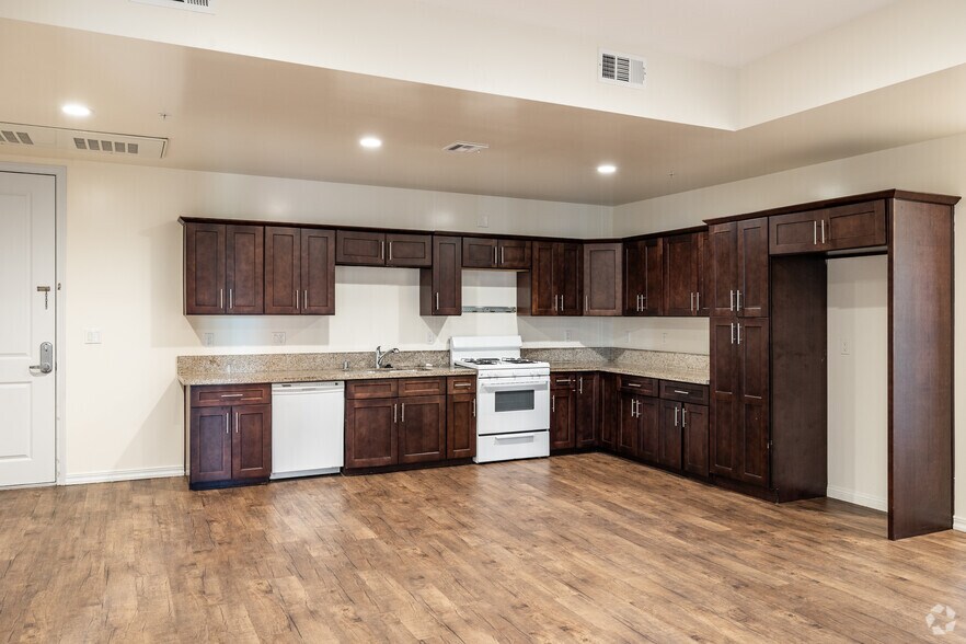 More Photos Of 14105 Chadron Ave, Hawthorne Apartments For Lease