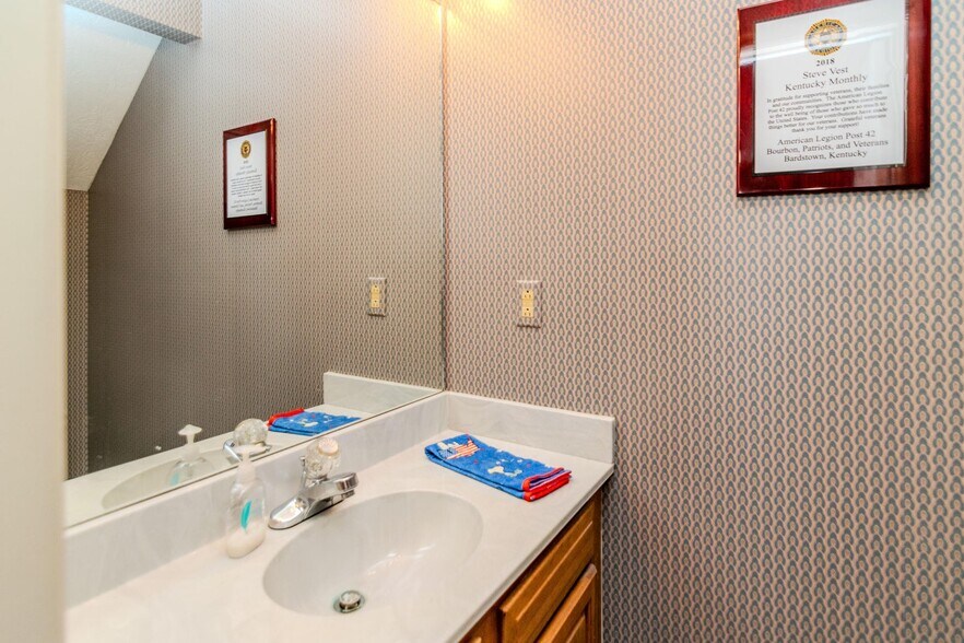 More Photos Of 100-102 Consumer Ln, Frankfort Office For Sale