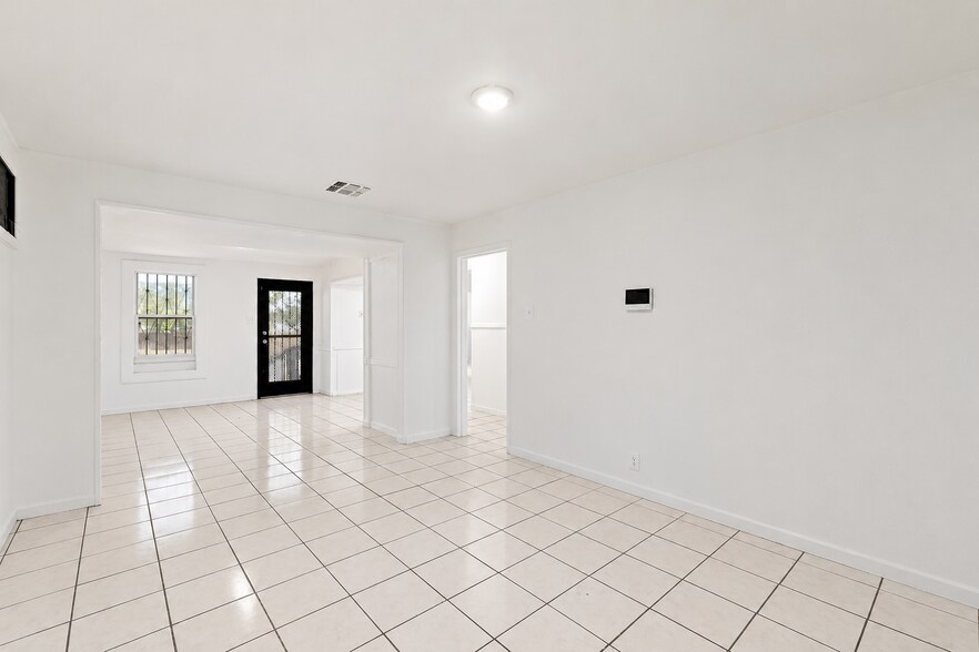 More Photos Of 4166 Culebra Rd, San Antonio General Retail For Sale