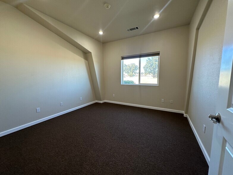 More Photos Of 24400 Old 44 Dr, Millville Flex For Sale