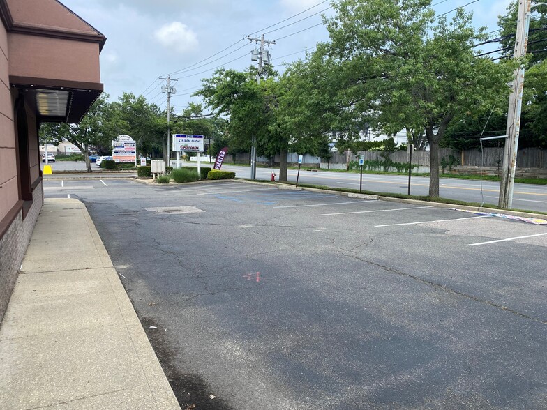 More Photos Of 1161-1165 Old Country Rd, Plainview Unknown For Lease