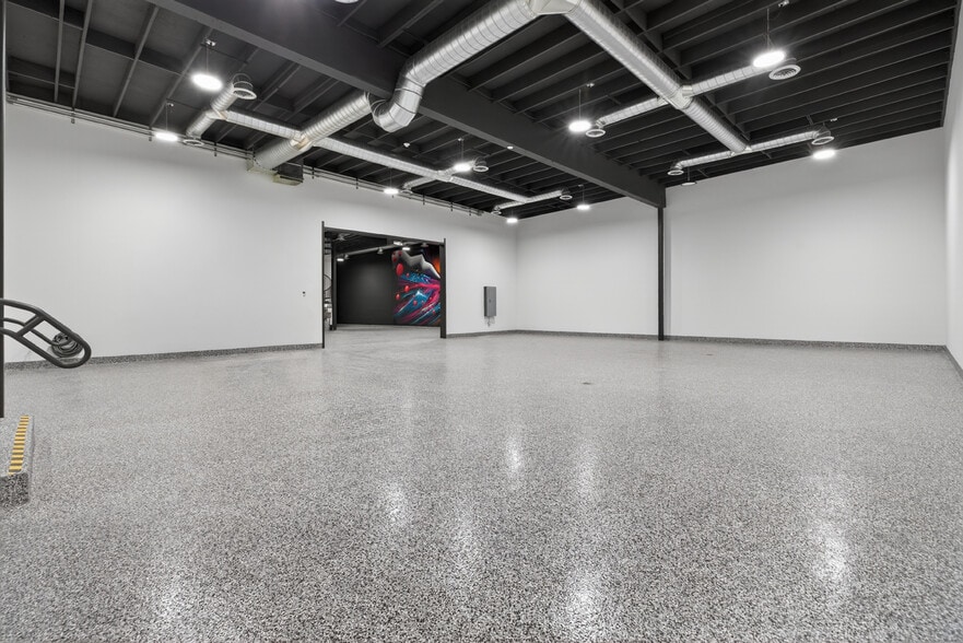 More Photos Of 703 S Main St, Burbank Showroom For Sale