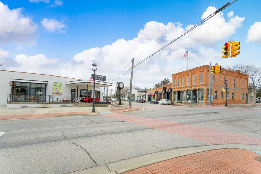More Photos Of 4000 S Oak St, Metamora Storefront Retail Office For Sale