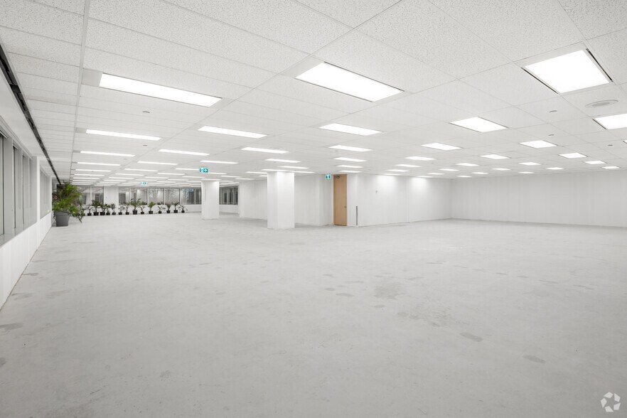 More Photos Of 1 Robert Speck Pky, Mississauga Unknown For Sale