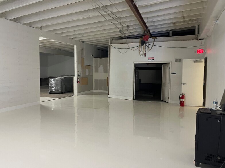 More Photos Of 4605-4611 SW Beaverton Hillsdale Hwy, Portland Drugstore For Lease