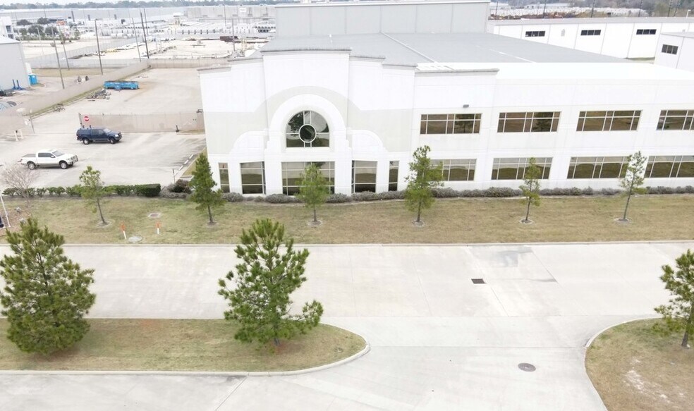 More Photos Of 6410 Langfield Rd, Houston Warehouse For Lease
