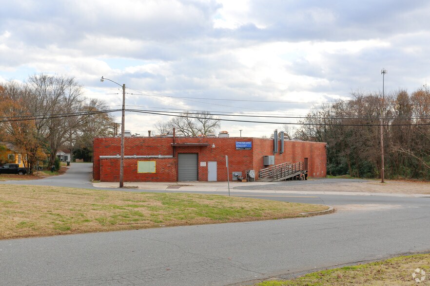 More Photos Of 138 Buffalo Ave, Concord Warehouse For Lease