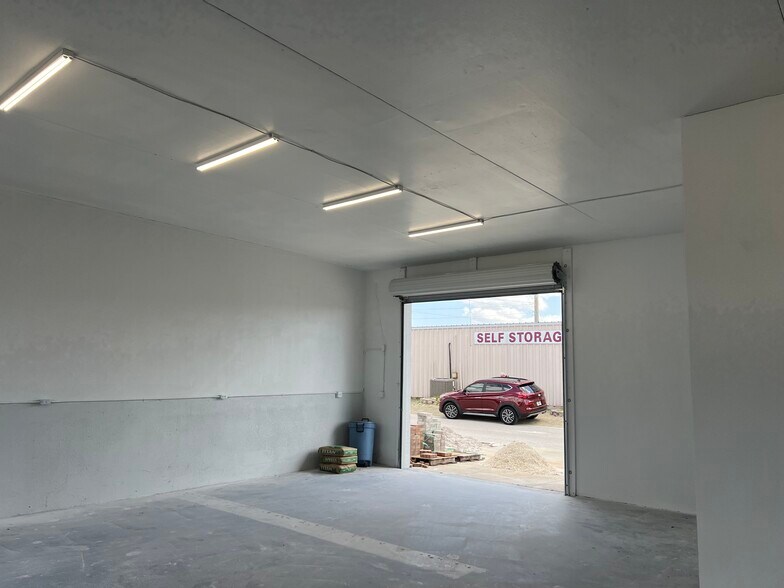 More Photos Of 448 E Venice Ave, Venice Freestanding For Lease