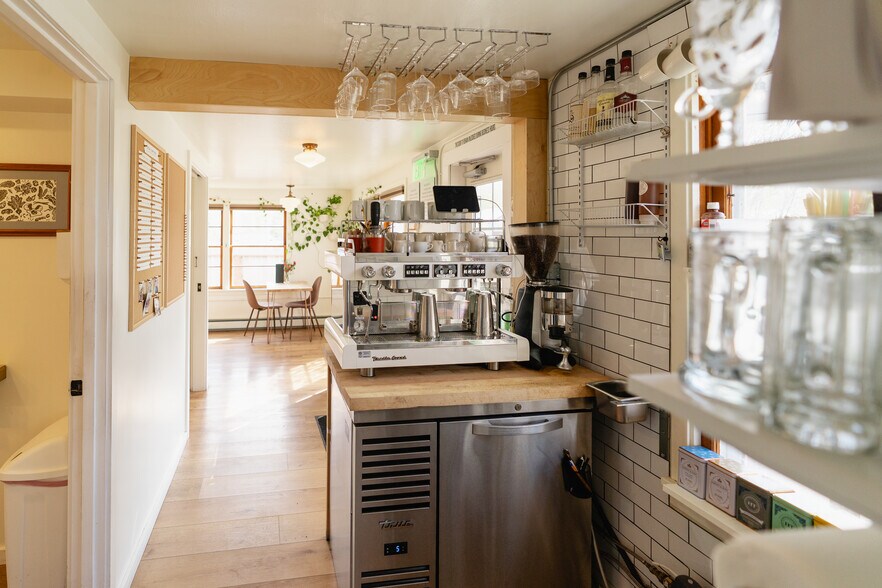 More Photos Of 927 S Cobb St, Palmer Restaurant For Sale