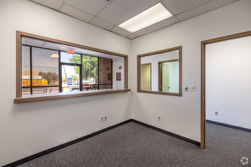 More Photos Of 3510 Pipestone Rd, Dallas Distribution For Lease