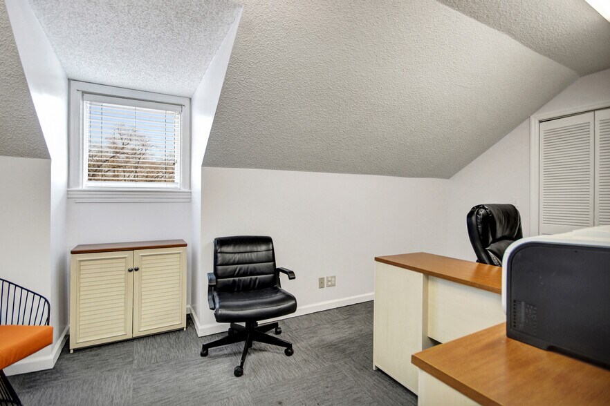More Photos Of 4951 Jenkins Ave, North Charleston Office For Sale