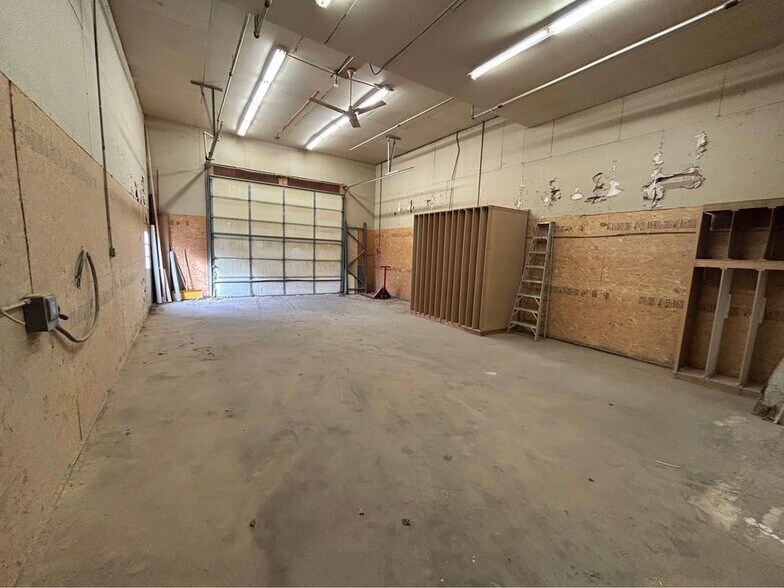 More Photos Of 701 1st St, Farmington Warehouse For Sale