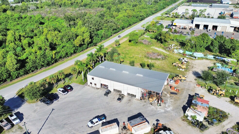 More Photos Of 16751 Old US Highway 41, Fort Myers Warehouse For Lease